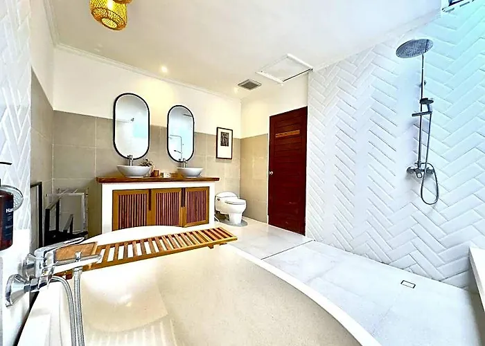 住宅 New Cozy 6bd Private With Pool Near Seminyak 科洛布坎